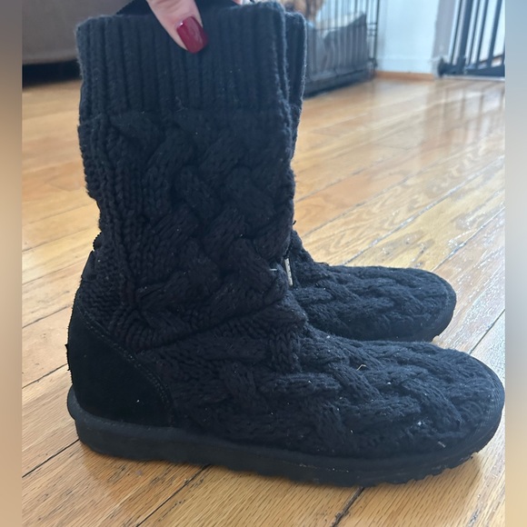 Authentic Ugg cable knit boots with ties on back - Picture 5 of 5
